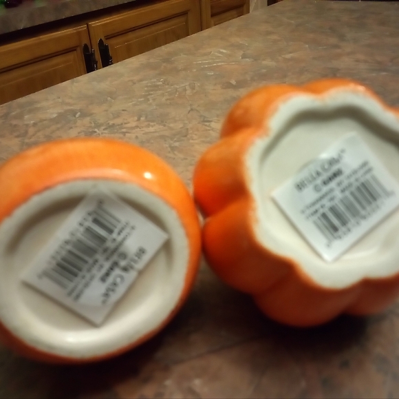 Large, Vintage, Ceramic, Bella Casa, Salt & Pepper, Shaker's. Like New Condition - Picture 8 of 8